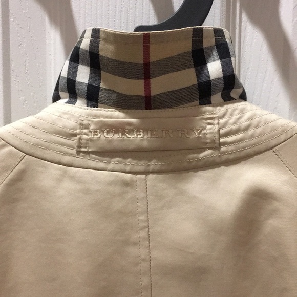 Burberry Rain Jacket ☔️ - Picture 8 of 8